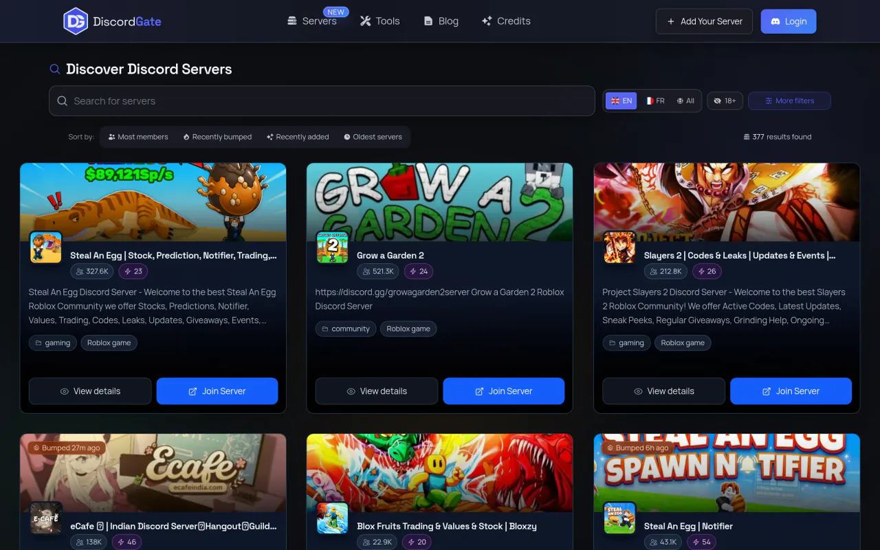 L’annuaire des serveurs : un champ de recherche, des filtres par catégorie et des fiches de serveurs Discord publics.